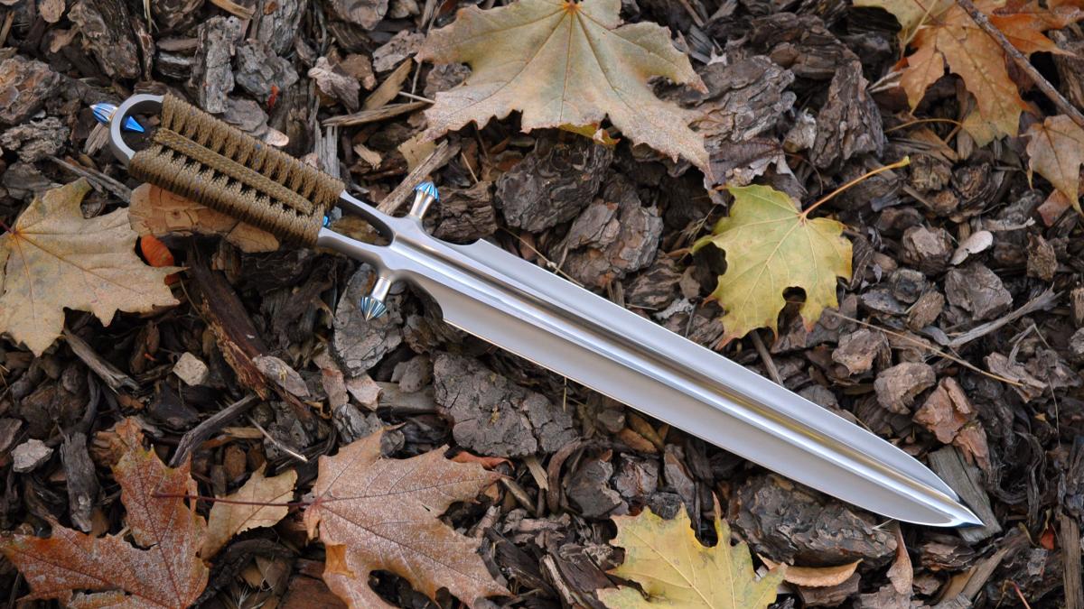 Нож на земле