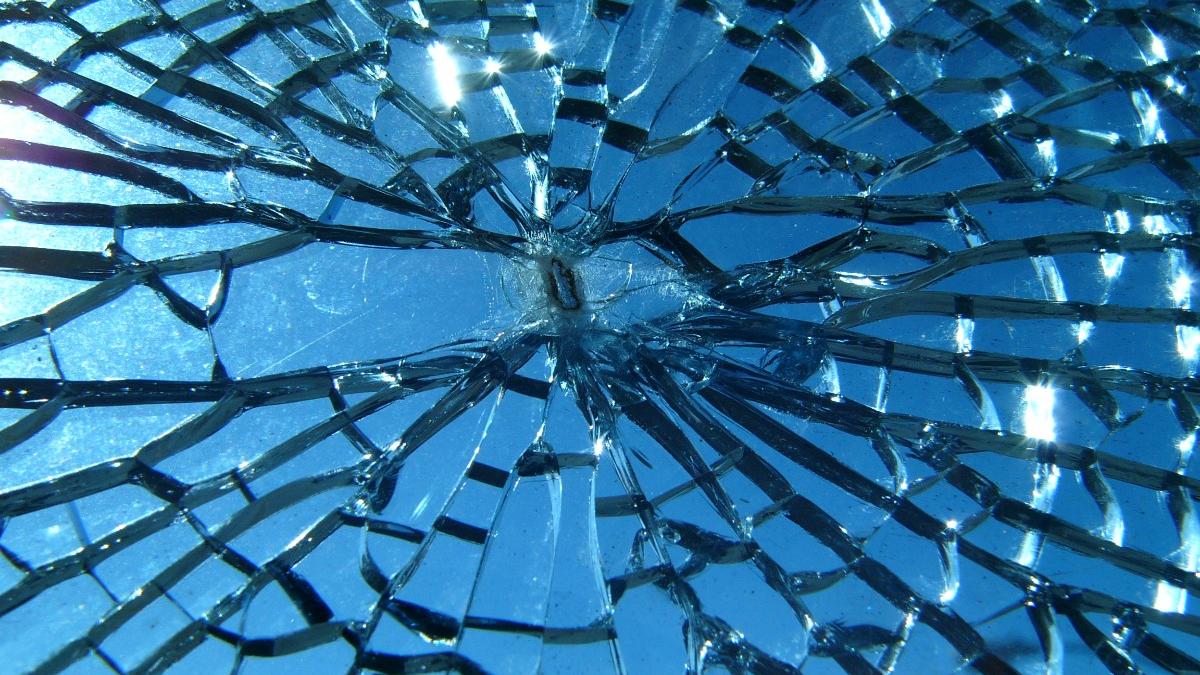 Разбитое стекло
