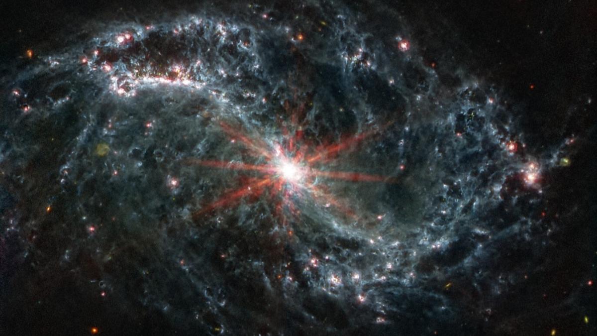 Ученые впервые видят с помощью мощного разрешения космического телескопа Джеймса Уэбба Ученые впервые видят с помощью мощного разрешения космического телескопа Джеймса Уэбба