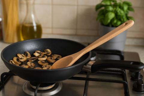 Дырка в ручке сковороды: больше, чем просто способ для подвешивания