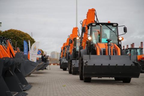 В будни на уборку снега в Екатеринбурге вывели 235 единиц техники — Администрация