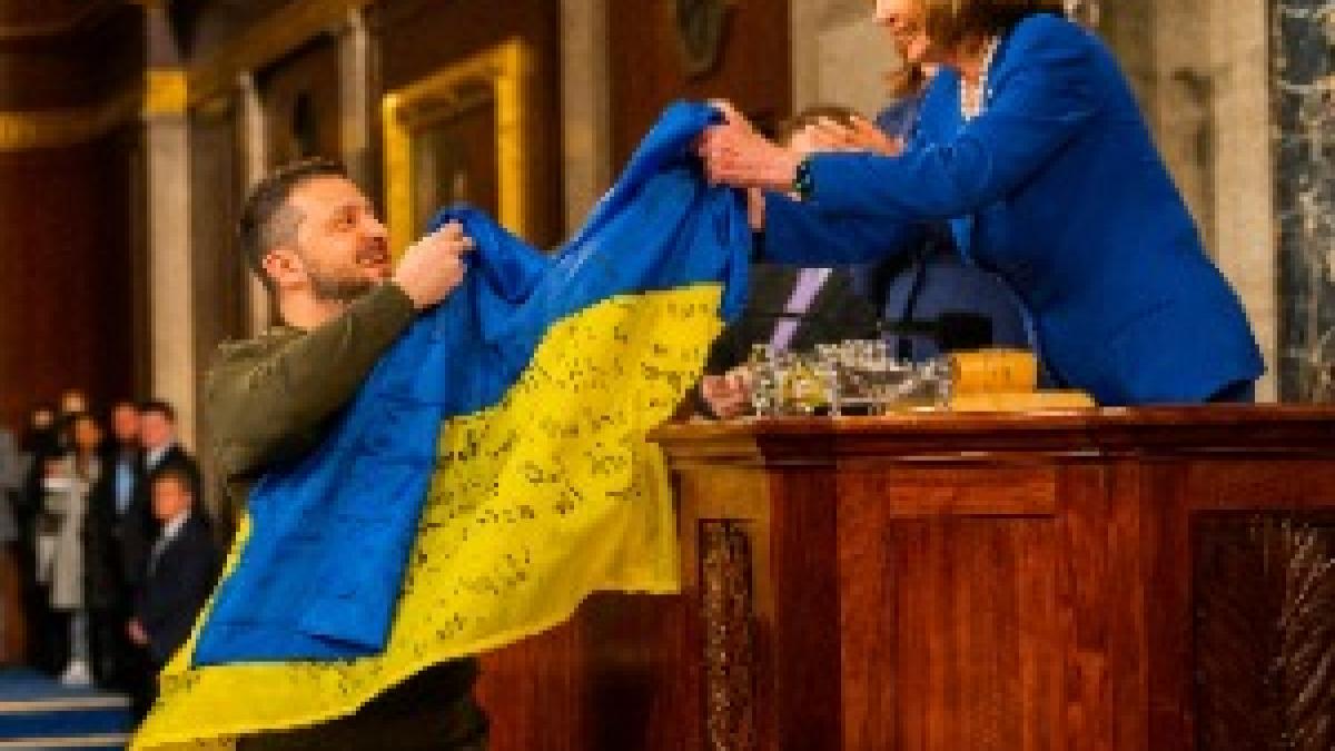 Zelenskyy and Pelosi with the flag of Ukraine on December 21, 2022 Zelenskyy and Pelosi with the flag of Ukraine on December 21, 2022