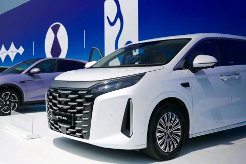 BYD представит гибридный минивэн Xia PRO с запасом хода 160 км и лидаром