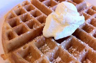 Секрет идеальных вафель раскрыт: добавил один ингредиент — и хруст стал как в ресторане