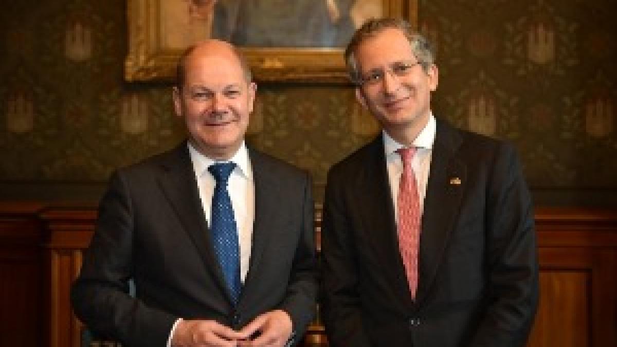 Hamburgs Erster Bürgermeister Olaf Scholz trifft sich mit Botschafter Anthony L. Gardner, 2016