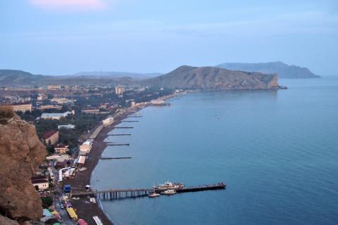 Новый Свет ориентирован на уединённый отдых, Судак — на городскую инфраструктуру — опытные туристы