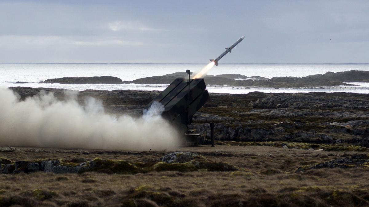 Реактивная система залпового огня HIMARS Реактивная система залпового огня HIMARS