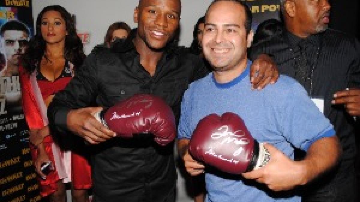 Floyd Mayweather, Jr. at DeWalt event (5888721735)