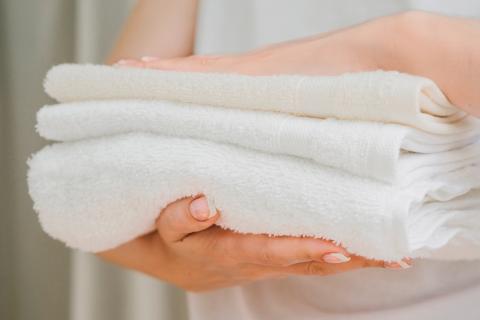 Банные полотенца нуждаются в стирке после 3–4 использований — Зак Позняк