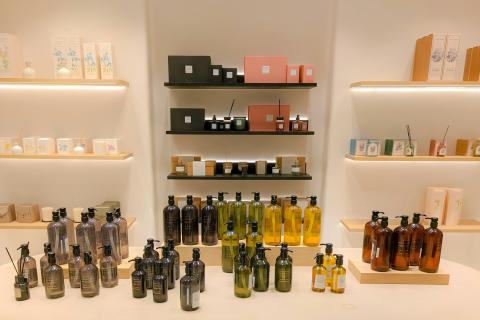 Ребекка Дайан выбрала духи Diptyque Do Son для повседневного ношения — Vogue