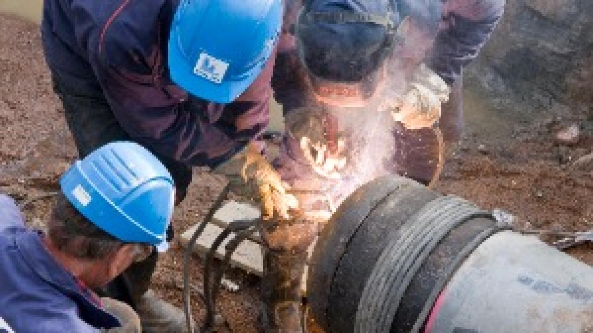 Constructing natural gas pipe, Finland