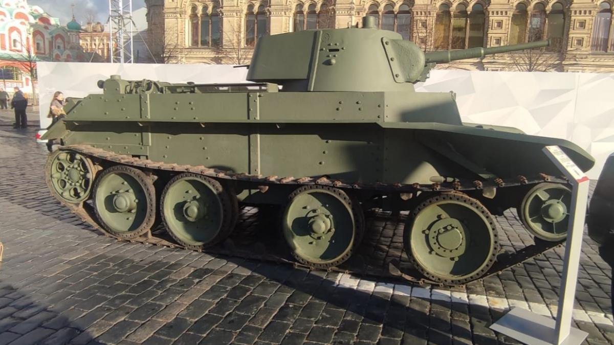 Лёгкий танк БТ-7 Лёгкий танк БТ-7