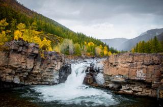 Семь самых впечатляющих водопадов России - от Тальникового до Медовых