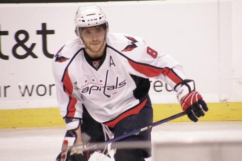 В НХЛ аналитики оценили шанс гола Овечкина коэффициентом 2.40 — Чемпионат