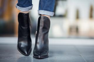 Свежесть обуви можно вернуть с помощью соды, угля и чая