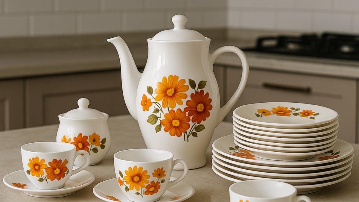 Винтажный сервиз на современной кухне