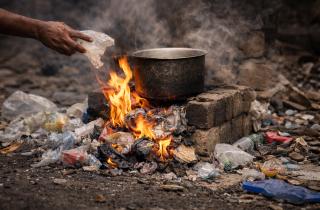 Пластиковые отходы используют как топливо в бедных городах — Nature Communications