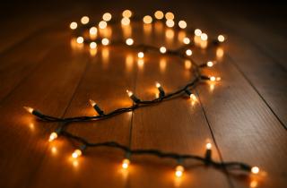 Неправильное хранение портит новогодние гирлянды