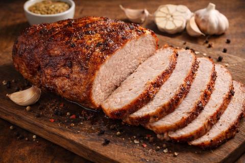 Свиная лопатка в фольге получается мягкой и сочной — повар