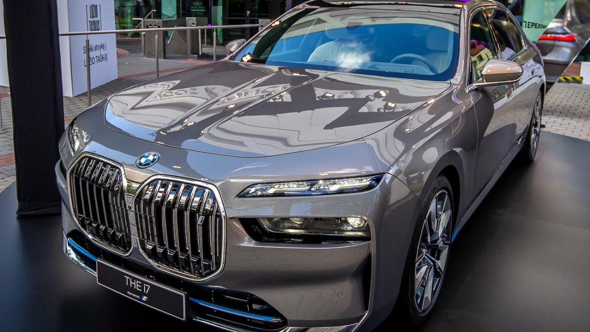 BMW I7