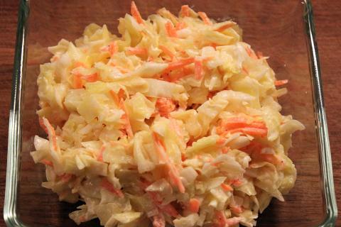 Салат коулслоу с уксусной заправкой: ингредиенты, пропорции и пошаговое приготовление