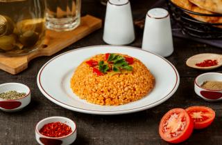 Булгур добавляет сытность лёгкому овощному салату — диетологи