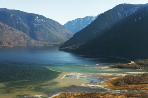 Ледяное дыхание небес: порывы воздуха на Алтае разогнались до рекордных отметок за одну ночь