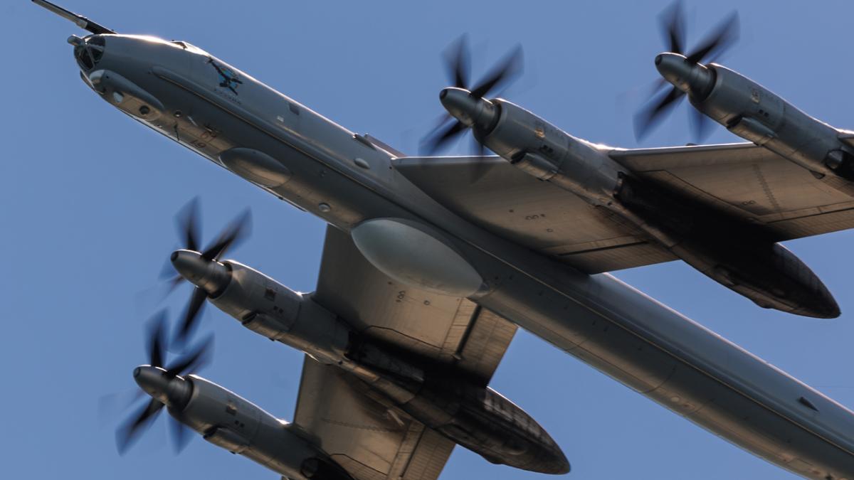 Противолодочный самолет Ту-142