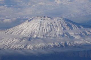 Ночью под ледяным ветром я шёл к вершине Африки — и встретил рассвет, который не забуду никогда