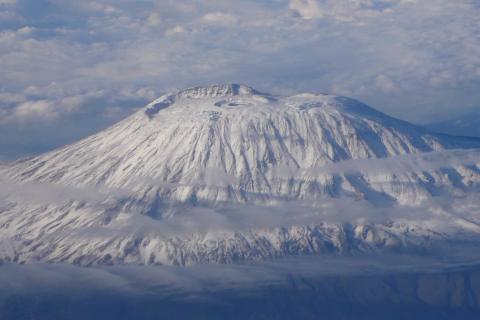 Ночью под ледяным ветром я шёл к вершине Африки — и встретил рассвет, который не забуду никогда