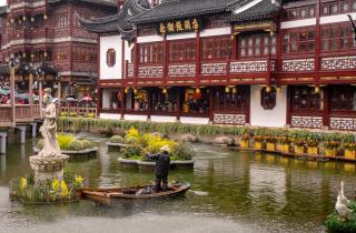 В Китае усилили досмотр багажа российских туристов