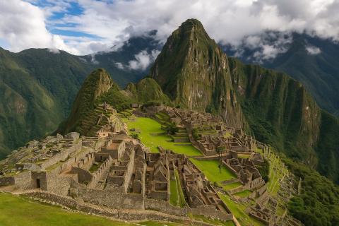 Археологи связали 5200 ям в Перу с доинкской системой учёта и обмена — Antiquity