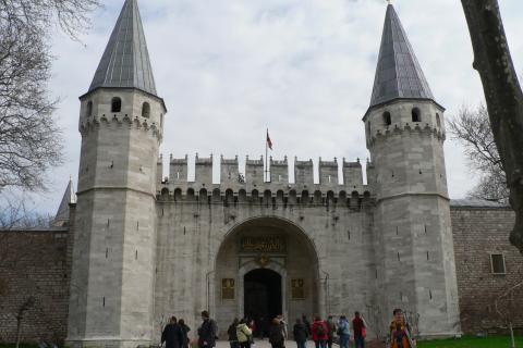 Выделяйте время на Большой базар и держите маршрут по кварталам в Стамбуле — Lonely Planet