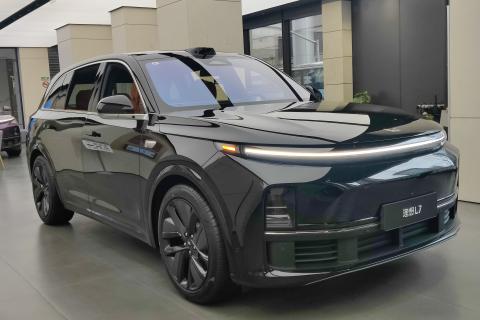 Li Auto представила в России три новые модели кроссоверов — ТАСС