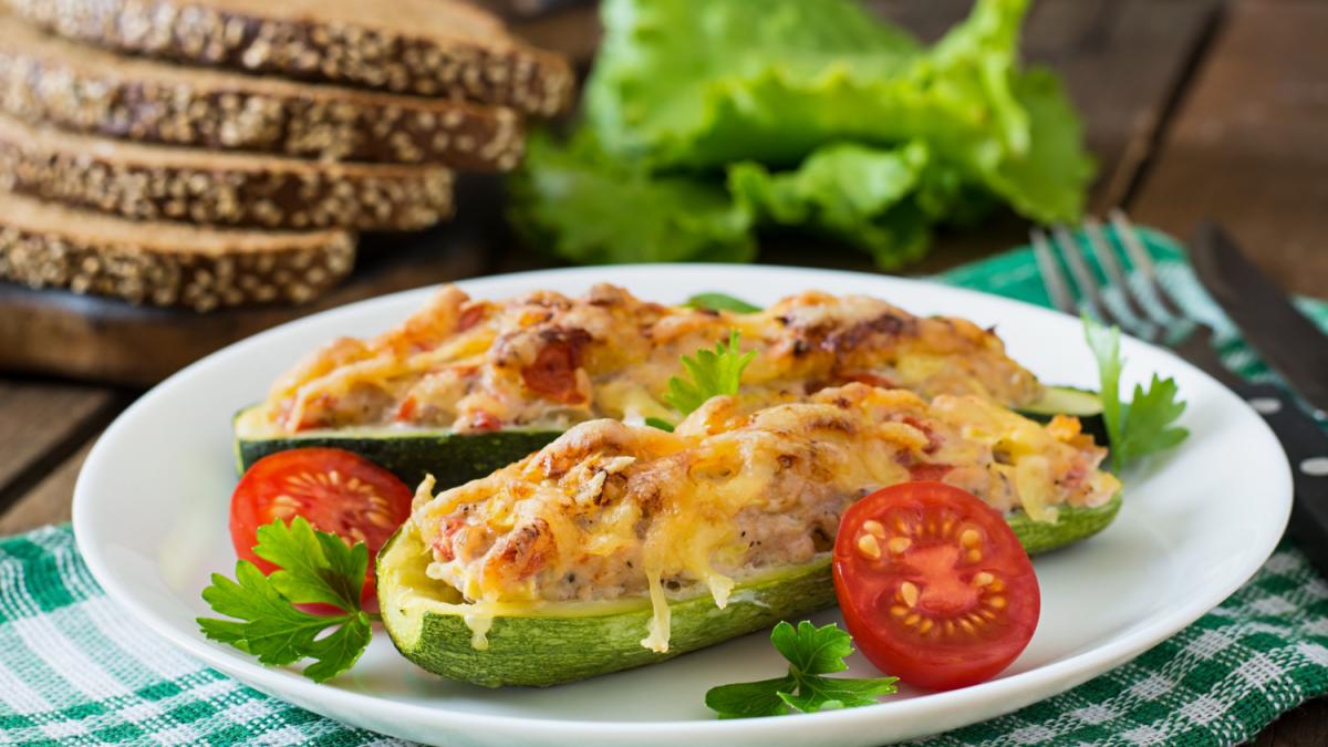 Запечённые цукини с курицей и сыром Запечённые цукини с курицей и сыром