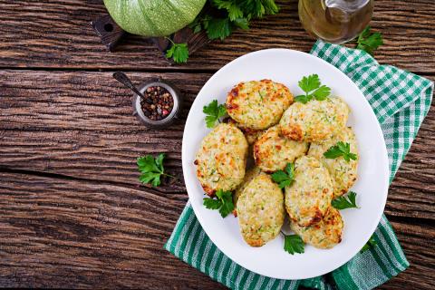 Зразы из говядины с начинкой получаются сочными и мягкими