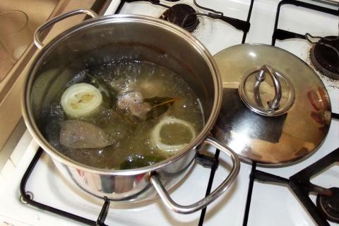 Чем полезен костный бульон и как он помогает усваивать коллаген — разбор по составу