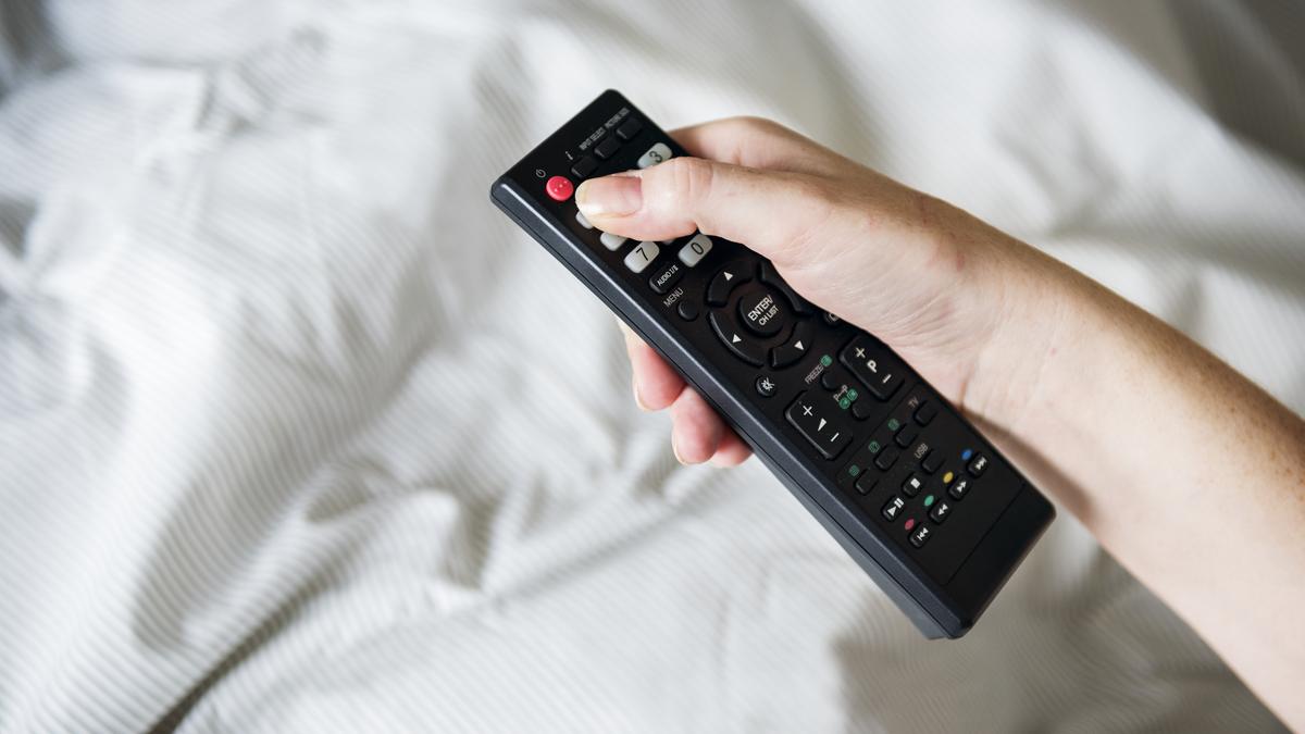 Рука с пультом