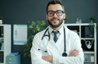 Руки немеют, память подводит — многие списывают на усталость, а зря: последствия могут шокировать