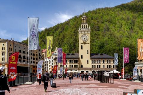 Осень в Сочи: пляжи Адлера, концерты в Зимнем театре и прогулки по Дендрарию