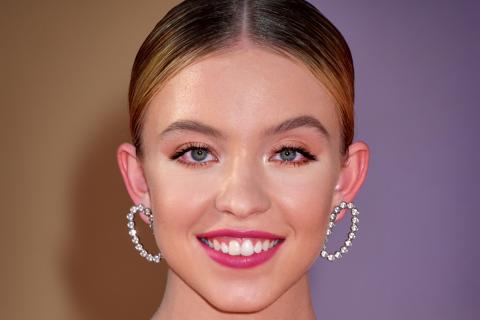 Сидни Суини заявила, что не делала пластических операций и боится игл — Variety Сидни Суини заявила, что не делала пластических операций и боится игл — Variety