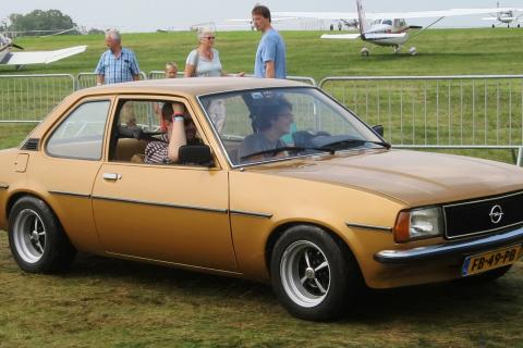 Opel Ascona B и спортивная Manta B дебютировали во Франкфурте в 1975 году