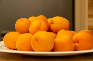 Натуральные средства из цитрусовых более безопасны для деликатных поверхностей