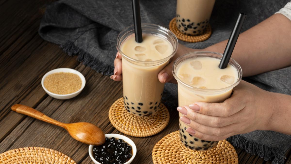 Чай - bubble tea с шариками тапиоки Чай - bubble tea с шариками тапиоки