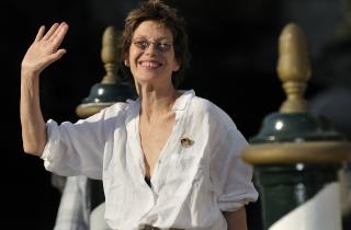 Джейн Биркин владела всего несколькими сумками Hermès, а старые жертвовала на благотворительность