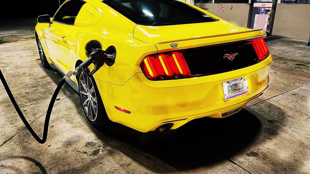 Заправка Ford Mustang Заправка Ford Mustang
