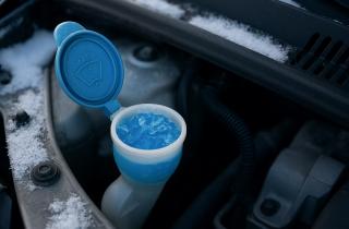 Использование кипятка при размораживании омывайки приводит к трещинам бачка — автоэксперт