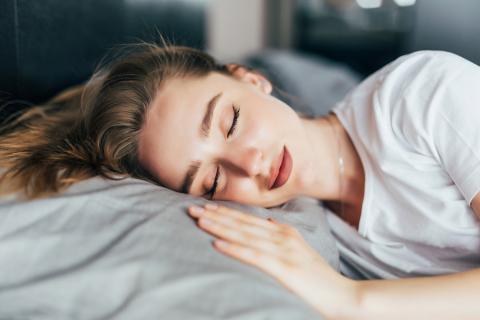 Как обмануть мозг и уснуть за минуту — метод, который работает без снотворного