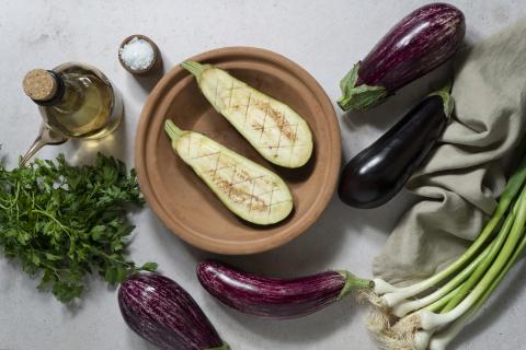 Закуска из баклажанов с чесноком и майонезом готовится за 20 минут — кулинары