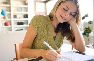 Спирт, перекись и сода помогут вывести чернила с ткани без вреда для цвета